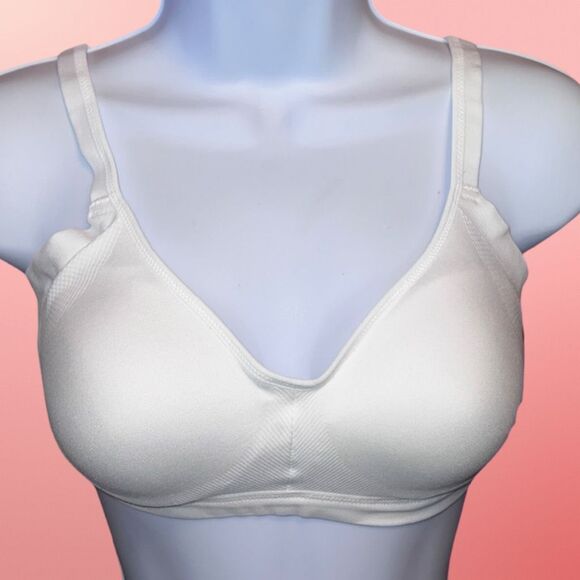 NWT Warners Off White Padded Wireless Bra Size Medium - Picture 1 of 5